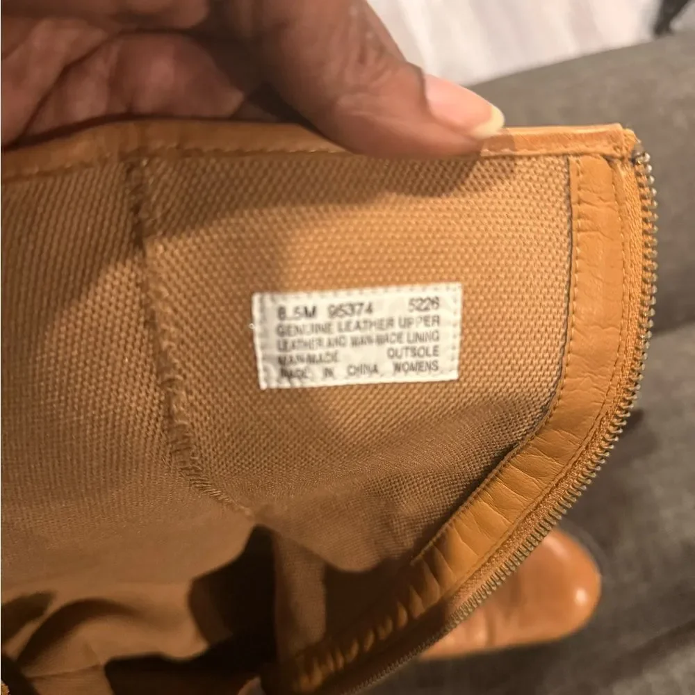 Wonen’s Timberland Distressed Leather Boots